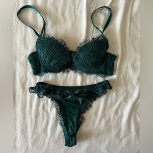 Peach John Japan cute bra and panty set 65B and S/M (rub small)